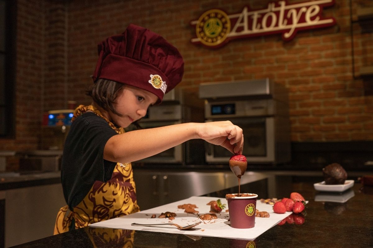 Yarıyıl tatilinin en lezzetli aktivitesi: Kahve Dünyası Çikolata Atölyesi